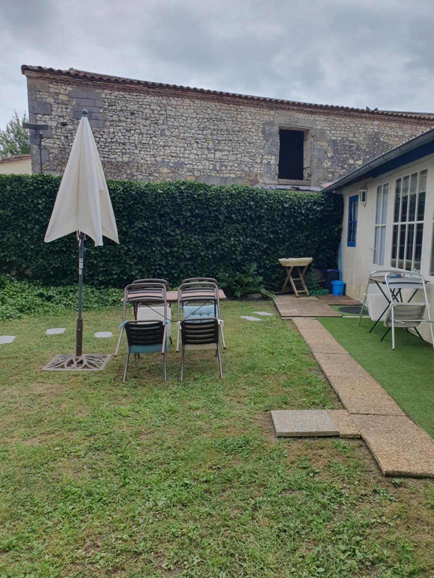La Maison De Jeanne Lesparre-Médoc Exterior foto